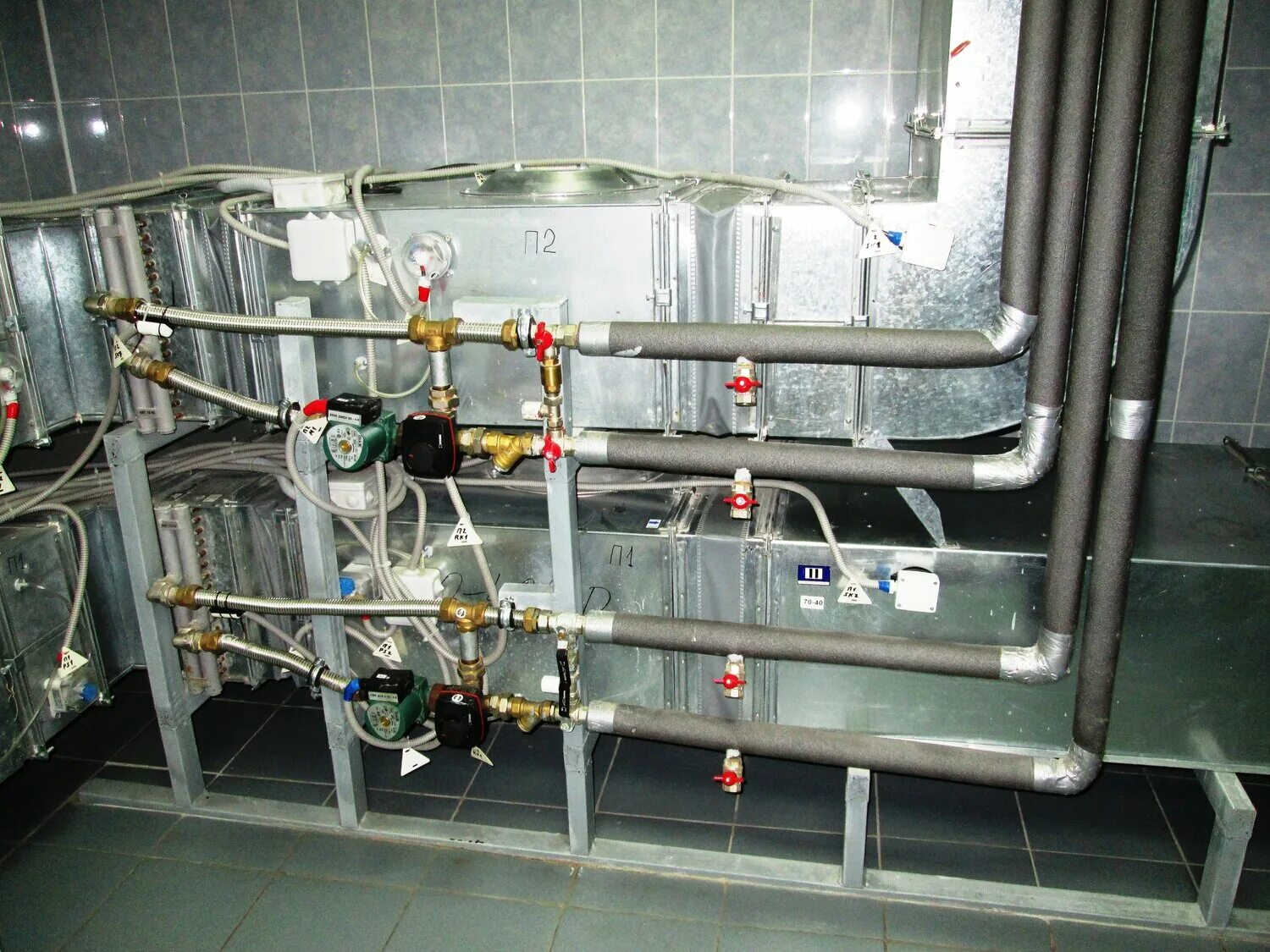 теплоснабжение приточных установок. аксонометрическая схема приточной вентиляции. компрессор bock hgx 7/1620-4. теплоснабжение приточных установок бкт. теплоснабжение вентустановок.