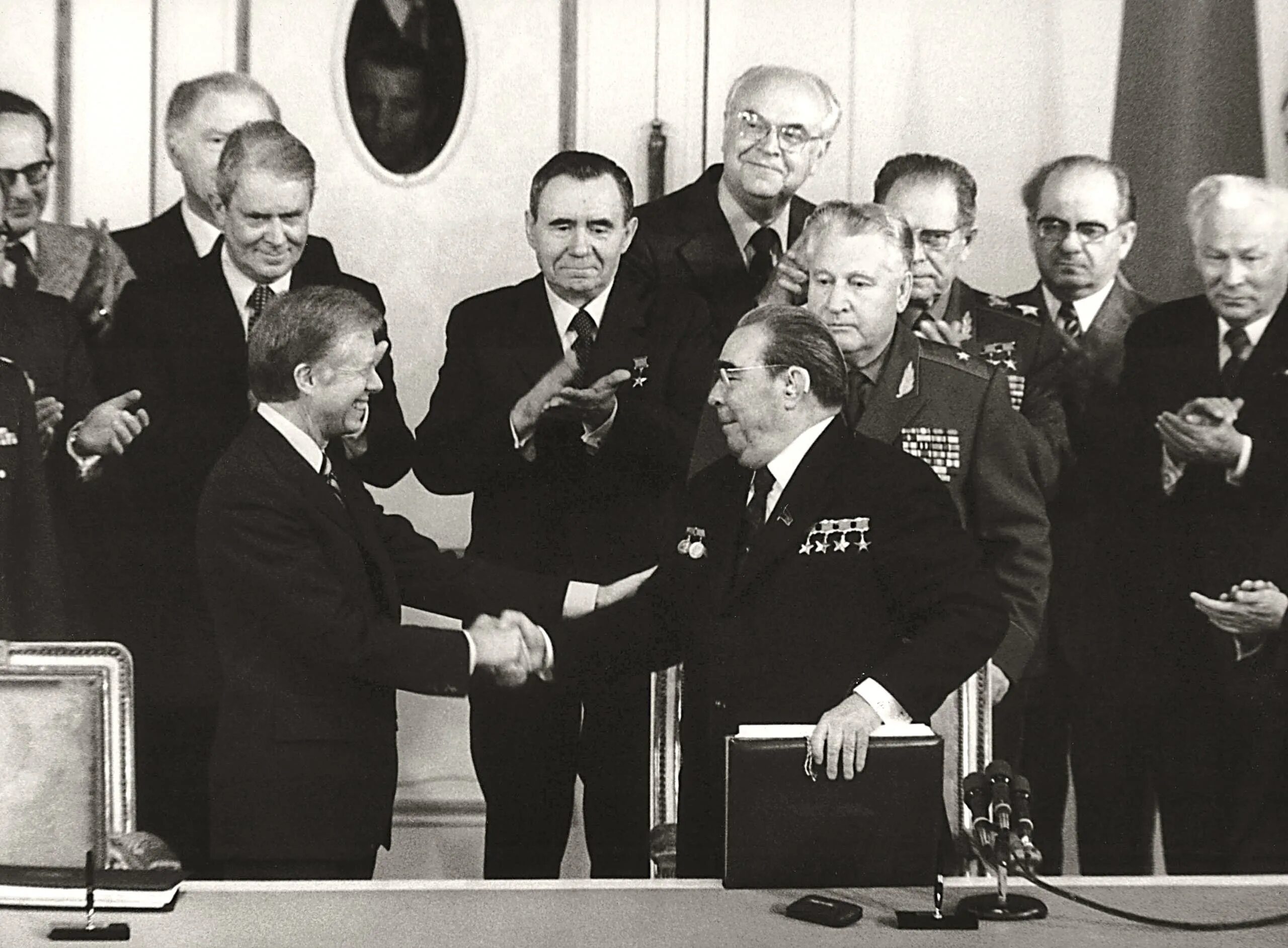 Осв 2 дата. Осв-1 брежнев никсон 1972. брежнев и картер подписание осв 2. брежнев и никсон подписание осв 1. осв-2 брежнев и картер.
