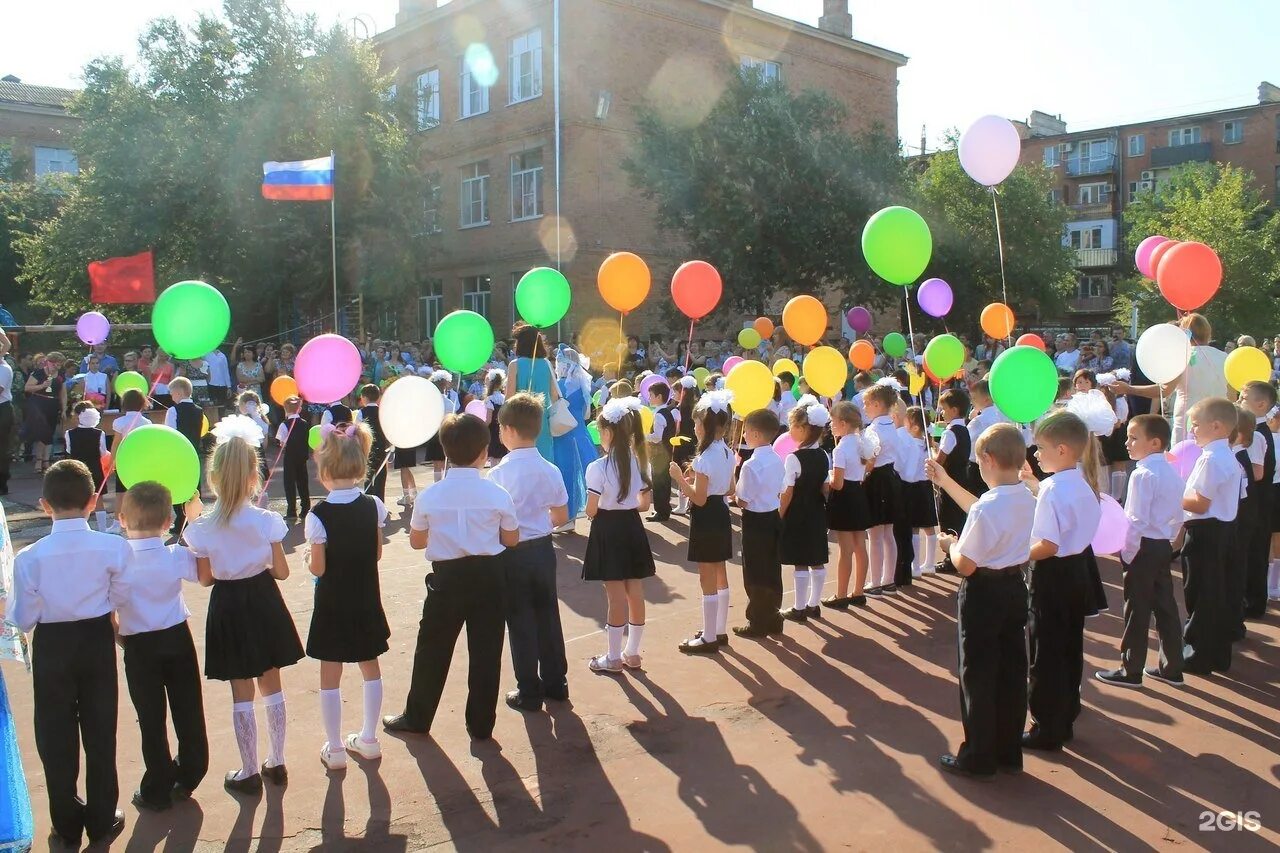 Школа 14 астрахань. 14 Школа Астрахань. Директор 14 школы Астрахань. Гимназия № 2 Астрахань. Школа номер 14 Астрахань фото.