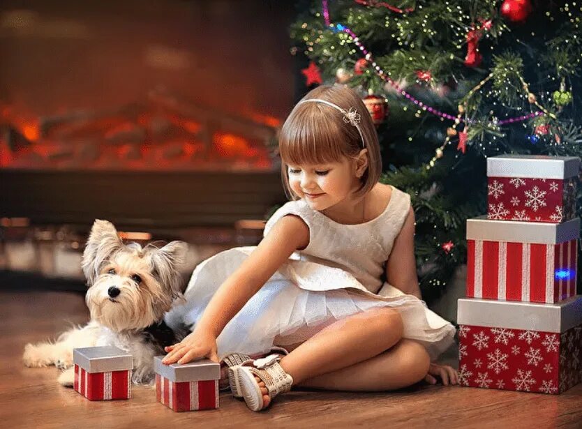 Новогодние подарки для детей. Подарок на новый год. Подарки к новому году детям. Кольцо для предложения. Новый год дети.