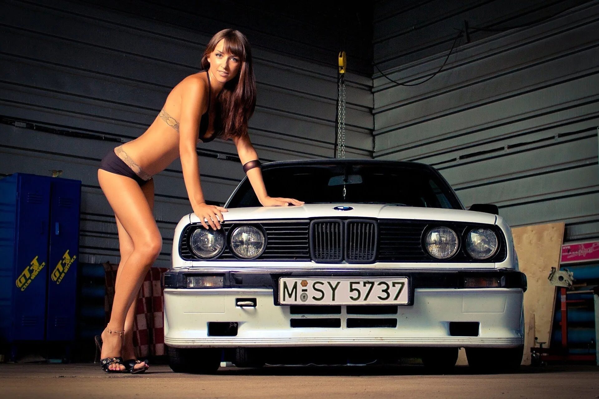 Е русская телка. BMW e30 m3 и девушки. BMW e30 Tuning. БМВ е30 и девушка. Девушки и авто.