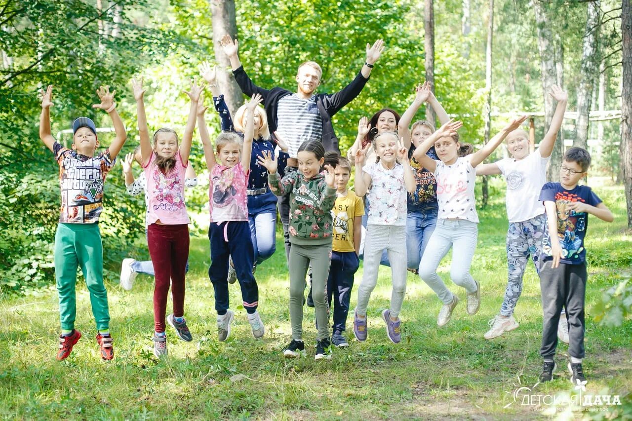 Дом творчества лагерь. Детский лагерь дача. Детская на даче. Дети на даче лагерь.