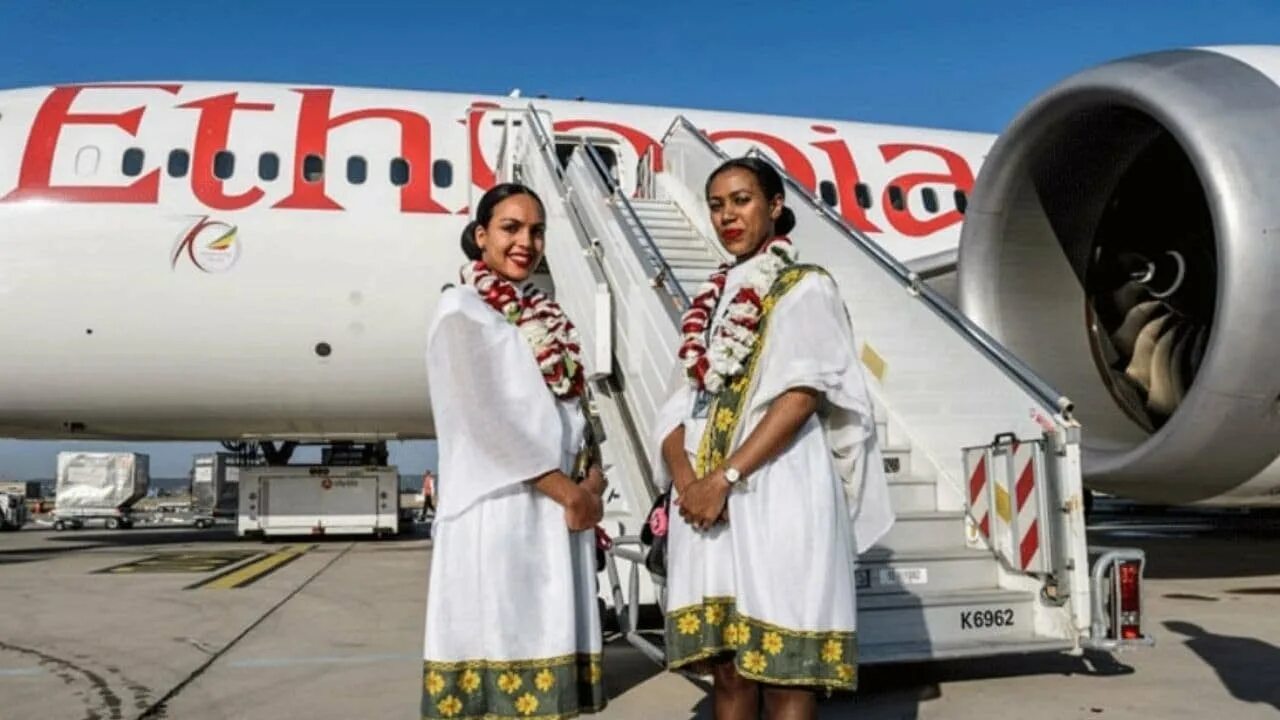 Ethiopian airlines рейс. Авиакомпания Ethiopian Airlines. Ethiopian Airlines самолеты. Самолеты Эфиопиан Эйрлайнс. Ethiopian Airlines стюардессы.