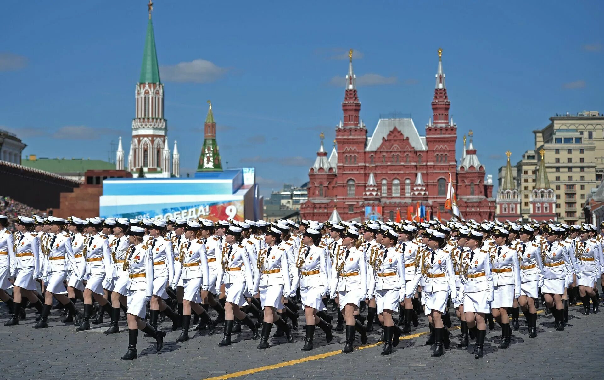 Военный парад. Парад Победы 2018 года на красной площади в Москве 9 мая. Войска на параде Победы. Парад на красной площади в России. Армия России парад на красной площади.