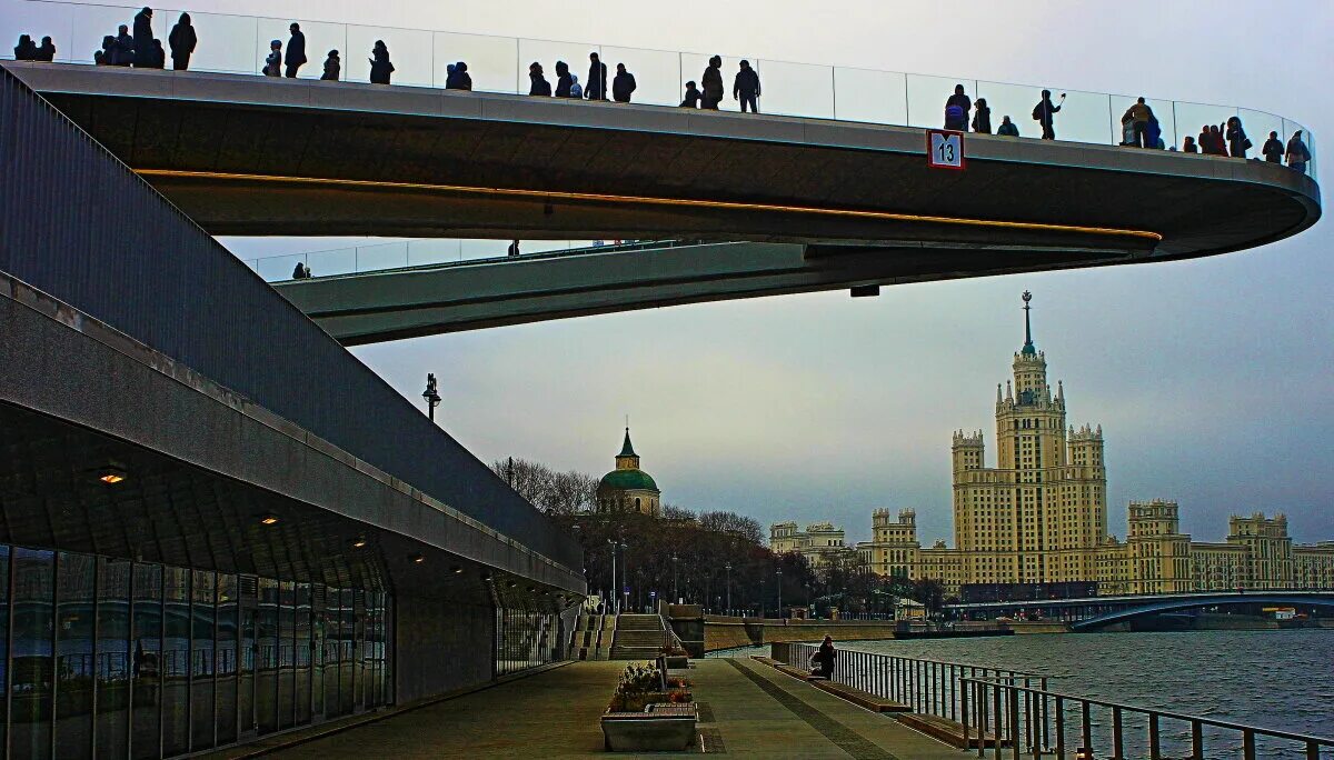 Парк Зарядье в Москве полет над Москвой. Парк Зарядье полёт над Москвой. Парк Зарядье мост. Парк Зарядье 2023. Парк зарядье полеты над россией купить билеты