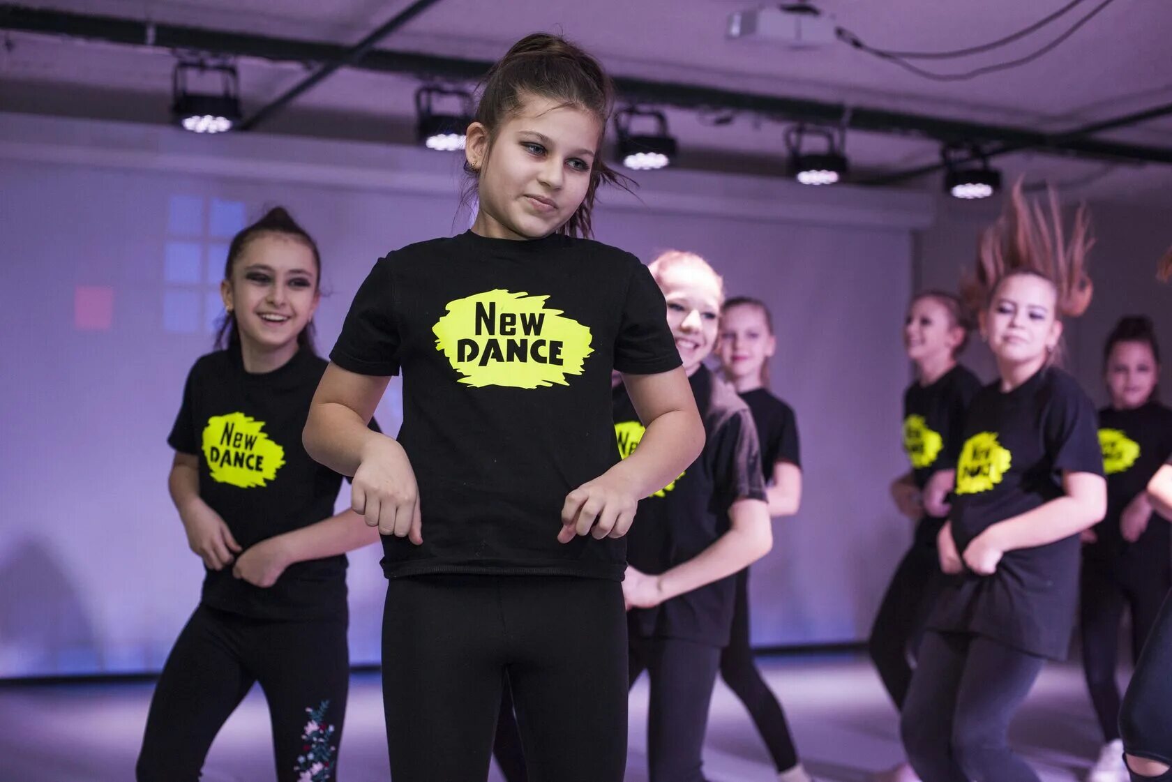 Dancing новый. Дворец молодежи танцы. Шоу танцы 2022. Dancing новый. Танец на новый год для подростка.