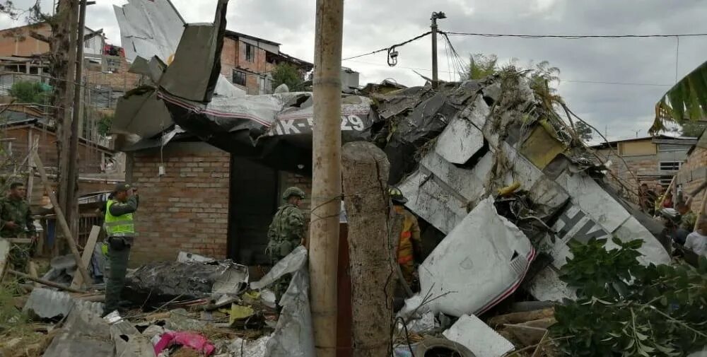 Катастрофа Bae 146 в Колумбии. Авиакатастрофа в Колумбии. «Колумбия» катастрофа фото. Катастрофа Колумбии жертвы.