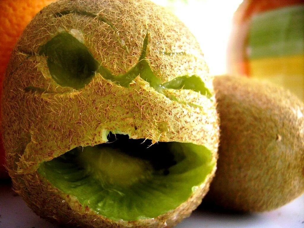 Смешные картинки фруктов. Смешные фрукты. страшные фрукты. сумасшедшие фрукты. гнилой киви.