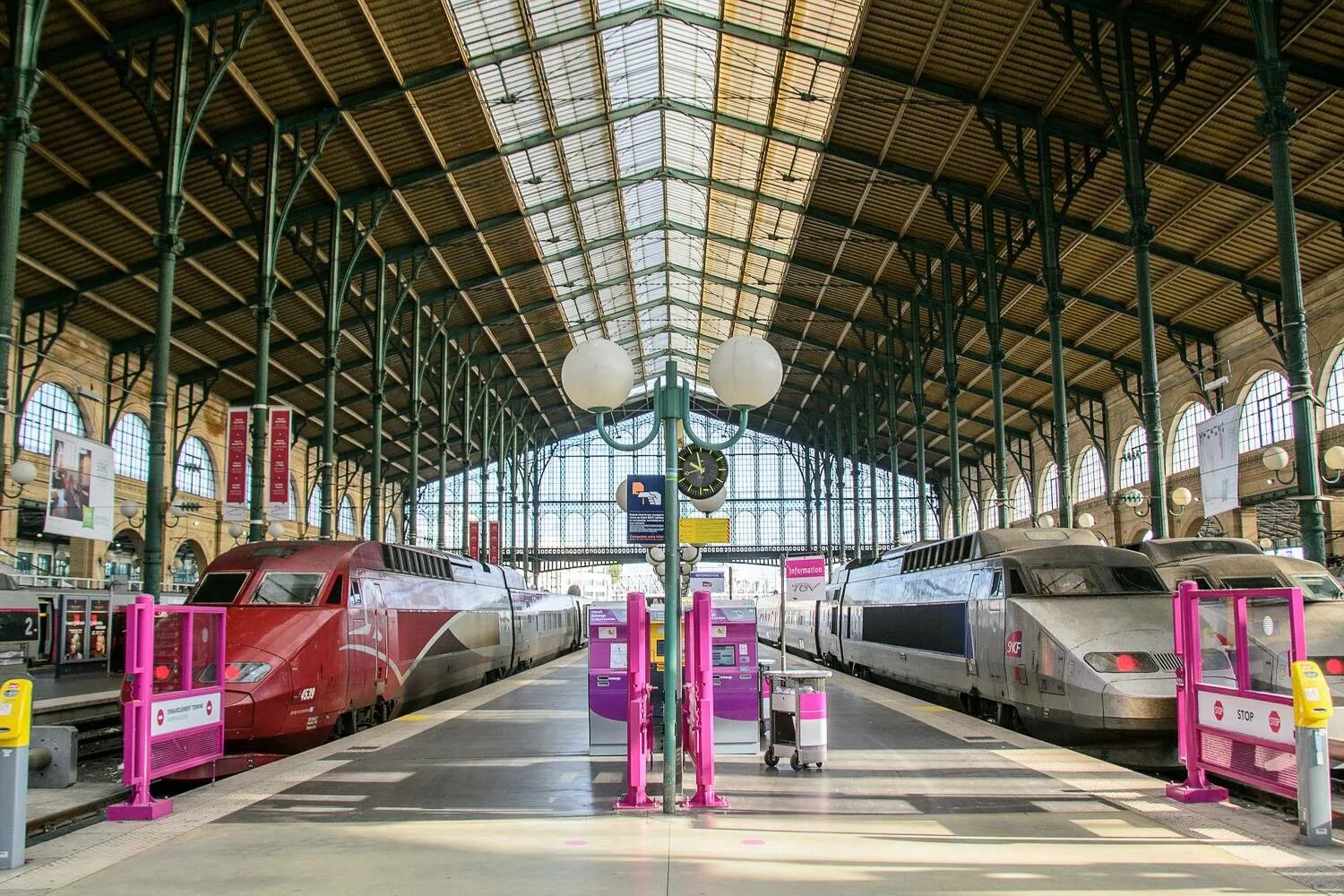 Городской транспорт вокзал. Gare du Nord Париж. Gare du Nord станция. Вокзал Париж Норд. Вокзал гар-дю-Нор, Париж.