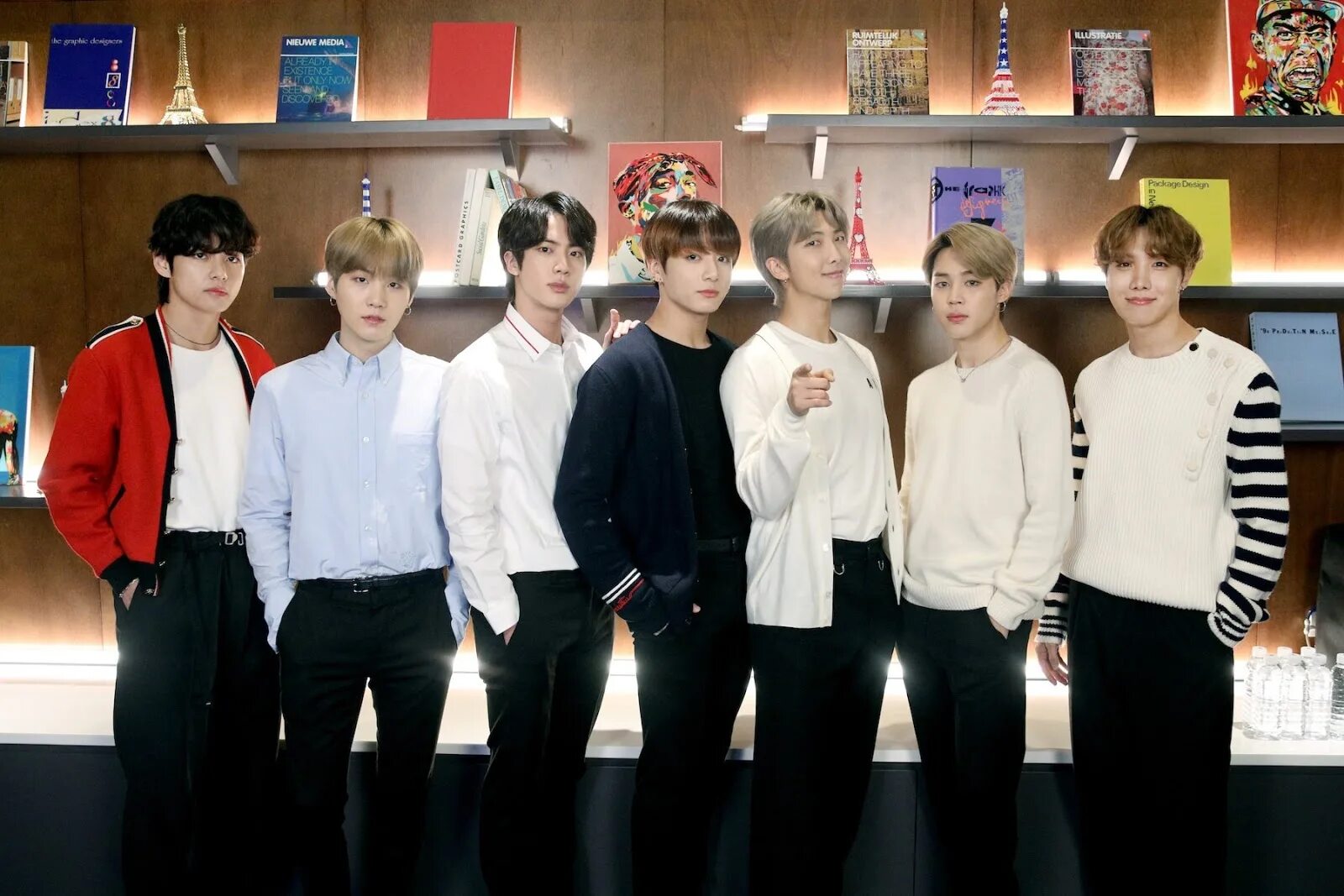 Кей поп группу bts. Бойз бэнд группа корейская bts. bts — южнокорейский бой-бэнд. южно корейский ансамбль бтс. корейский бойзбенд bts.