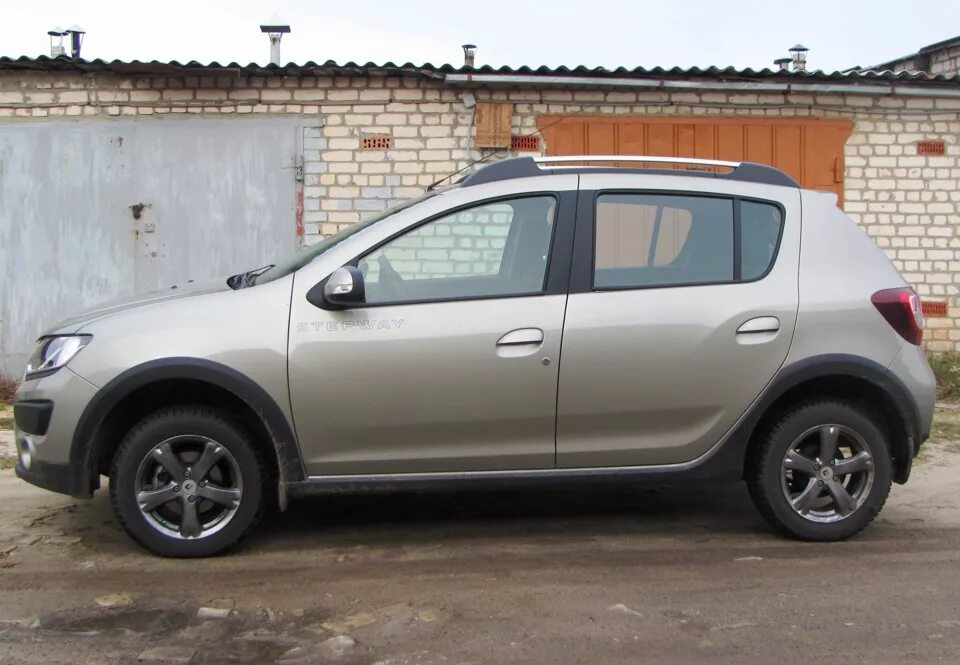 Renault sandero stepway диски. Диски для Renault Sandero Stepway 2. Диски на Рено Сандеро степвей 2. Диски Renault Sandero Stepway r15. Sandero Stepway 2 skad.