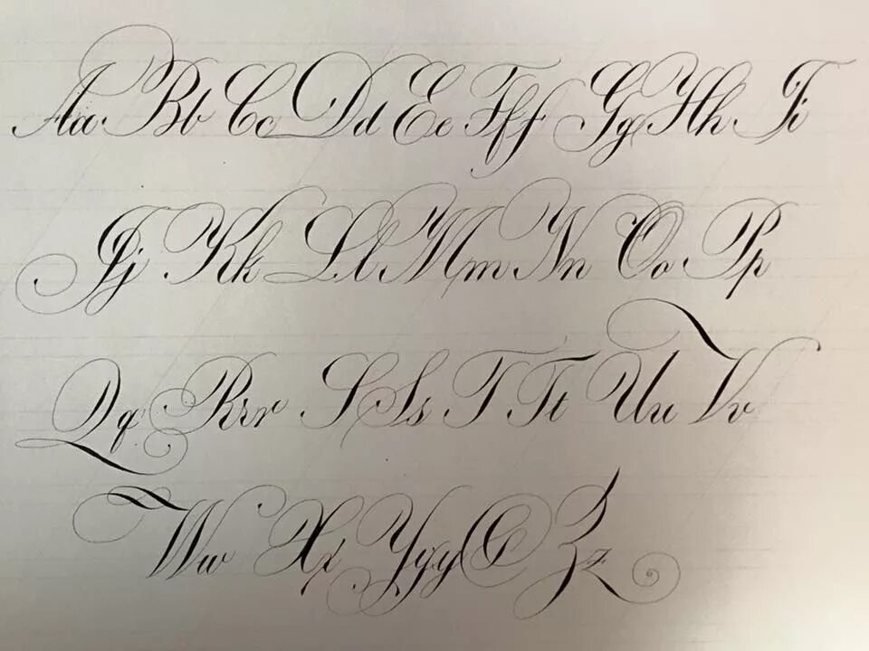 Писать мелким шрифтом. Каллиграфический почерк 19 века. Каллиграфия Copperplate. Каллиграфия почерк италик. Стиль копперплейт в каллиграфии.