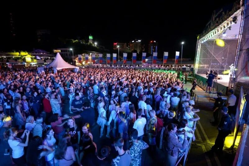 новогодняя ярмарка горки город. новая волна 2017 в сочи смотреть концерт. новая волна 2021 сочи димаш. какие есть фестивали названия новая волна. Vklybe.