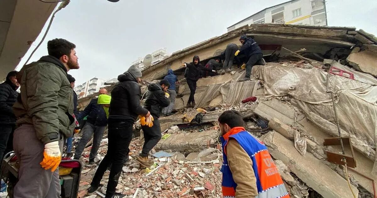 Землетрясение в турции 2023 разрушения. Землетрясение на востоке. Землетрясение в турции и сирии 2023. Землетрясение на востоке. Землетрясение.