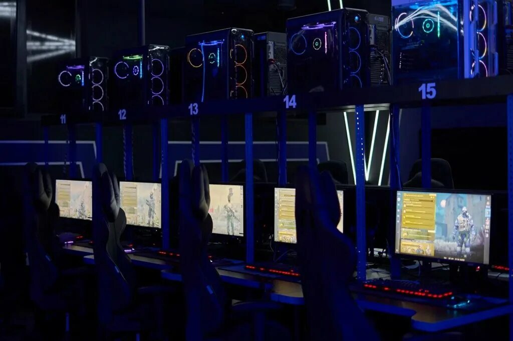кибер клуб arcana. киберспортивная арена вологда. кибер компьютерный клуб. кибер арена геленджик. кибер холл.