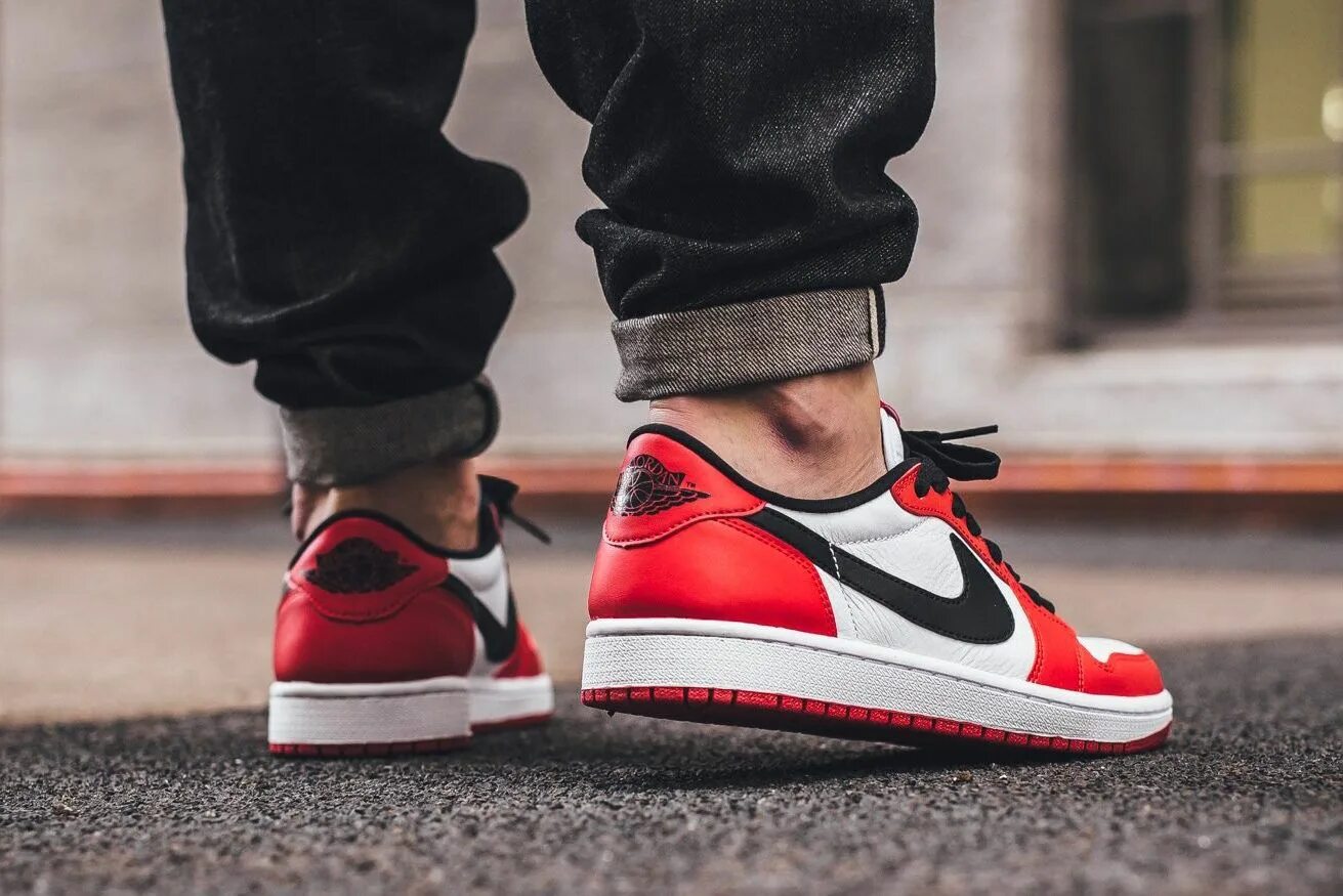 Джорданы кроссовки низкие. Nike Air Jordan 1 Low Red. Nike Air Jordan 1 Low Red Black White. Nike Air Jordan 1 Retro Low.