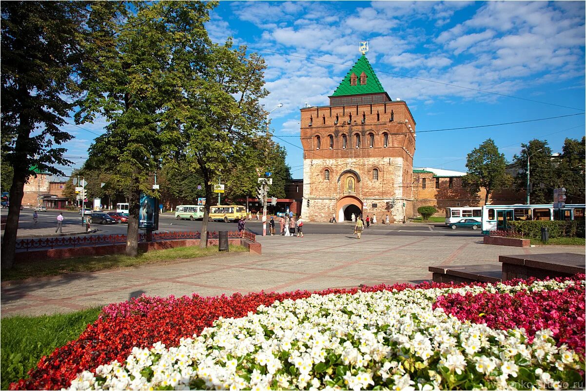 Сайт кремля нижнего новгорода. Нижегородский Кремль Нижний Новгород. Дмитриевская башня Нижегородского Кремля. Нижегородский Кремль Дмитриевская башня реконструкция. Нижегородский Кремль (1508–1515).