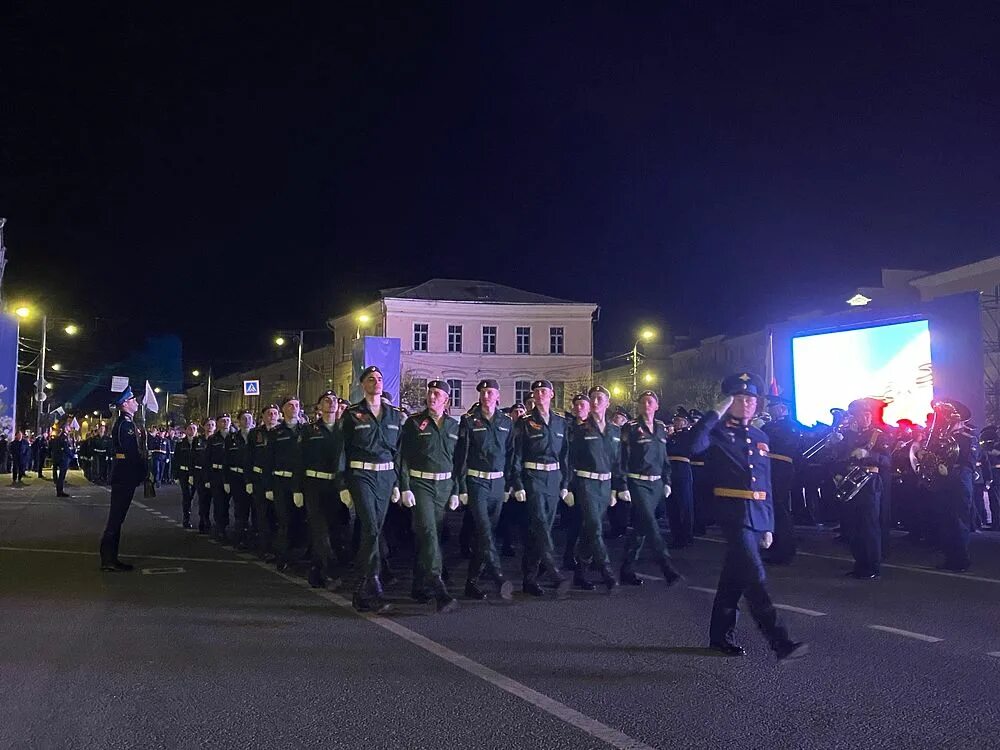 Во сколько парад в твери. Репетиции парада в твери. парад победы в твери 2025. парад победы тверь. генеральная репетиция парада в волгограде 2025.
