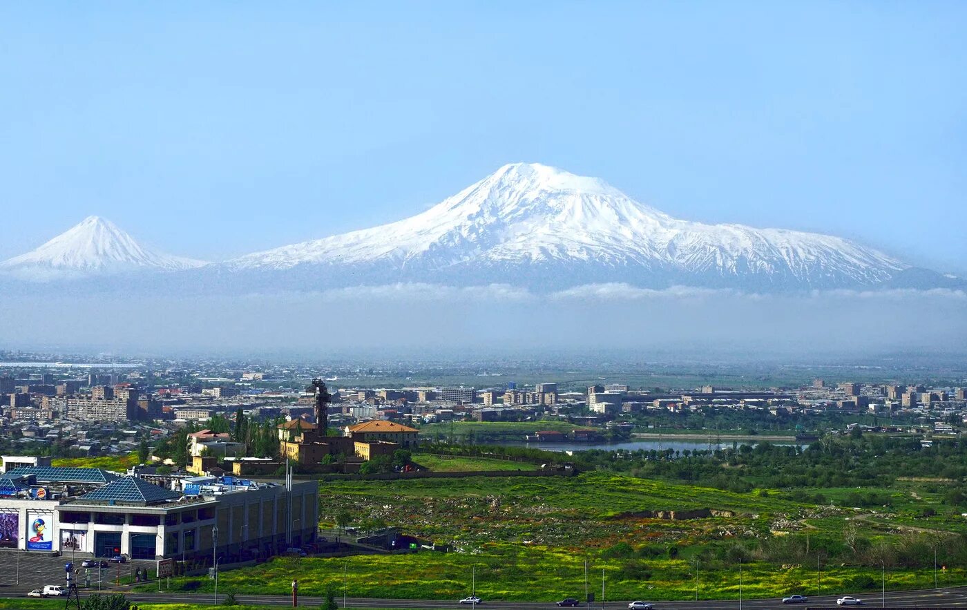 Гора в ереване. Армения Ереван Арарат. Ереван гора Арарат. Город Масис Армения. Ереван город Масис.