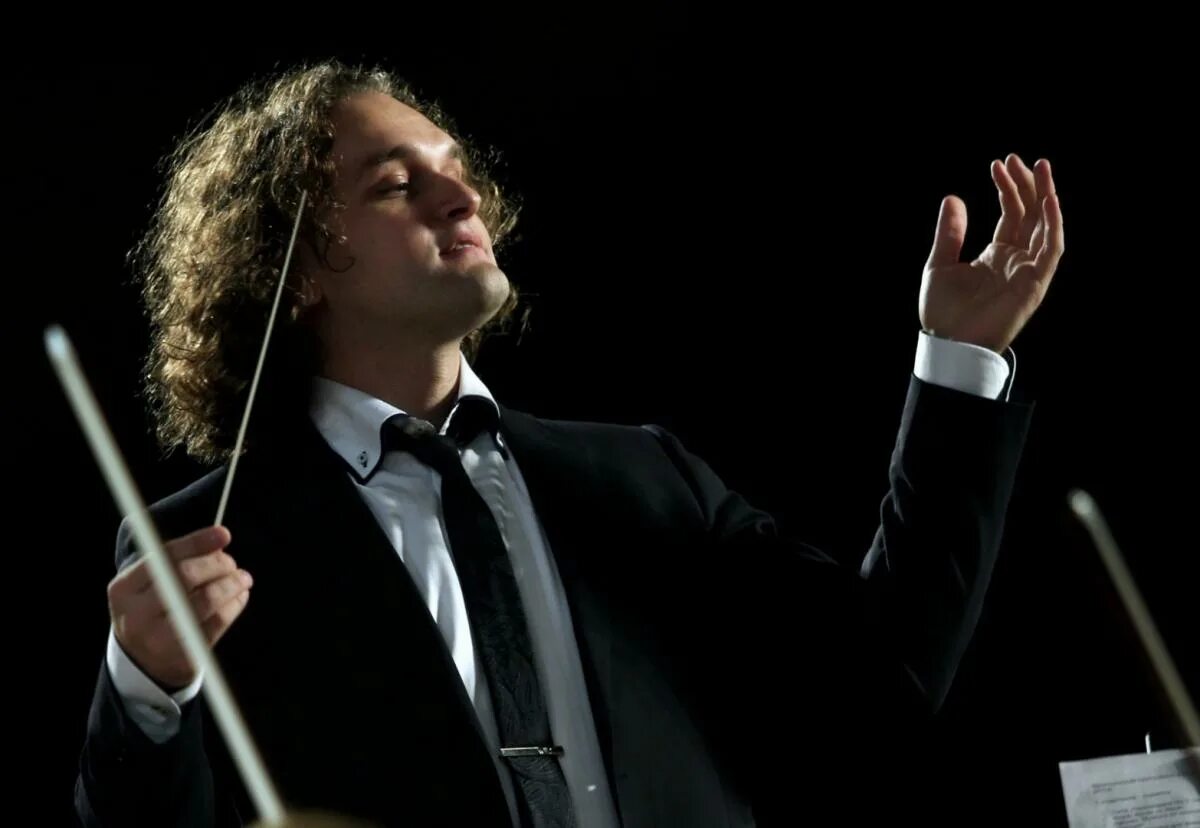 Юрий медяник скрипка. Юрий медяник бандонеон. Юрий медяник дирижер. Юрий медяник дирижер. Юрий медяник дирижер.