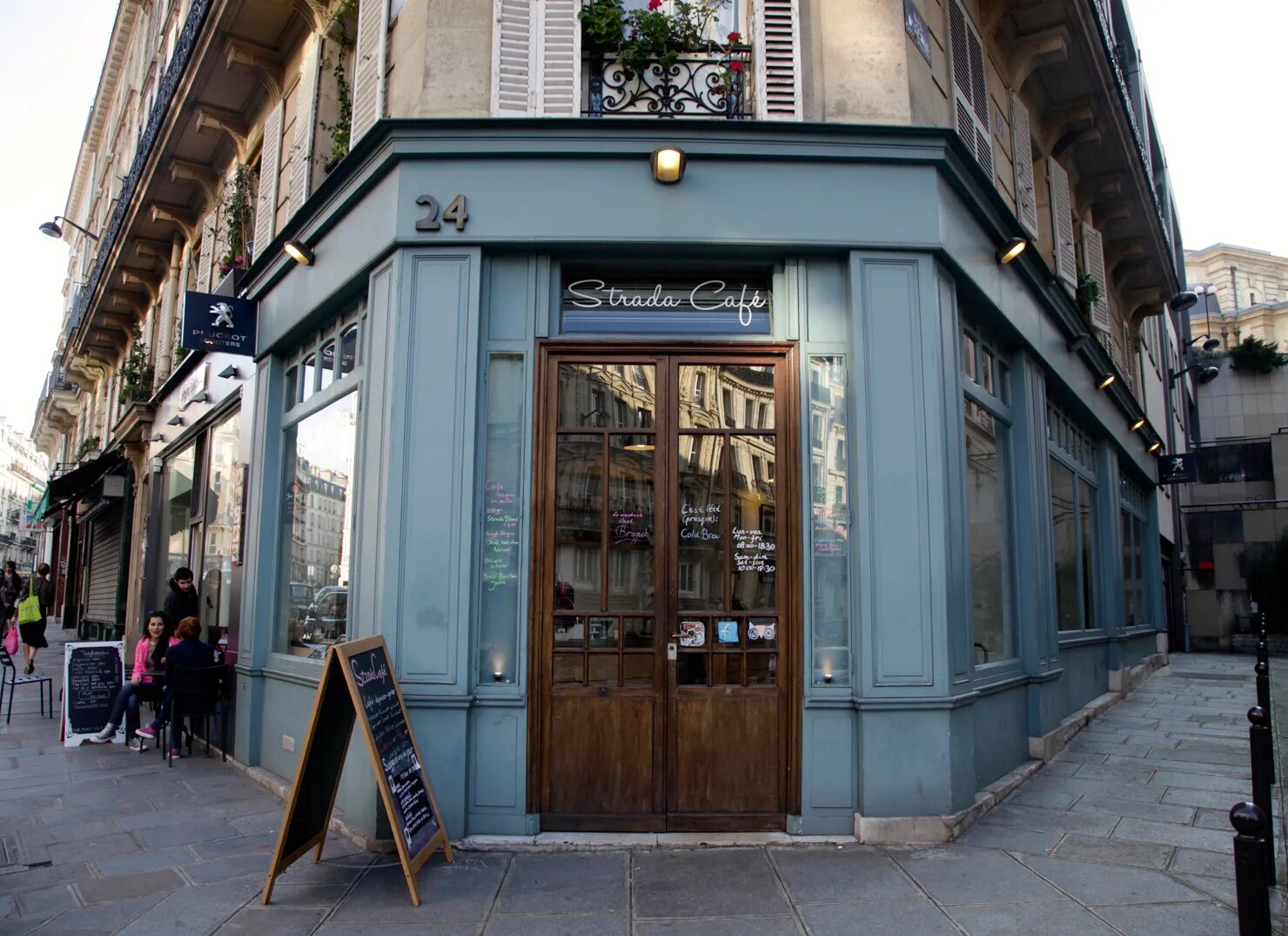 Кафе Парижа strada. Cafe de Paris банка. Cafe left Bank Paris. Cafe in Palo Alto. Bank cafes