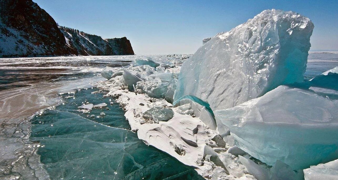 Торосы что это. Торосы Чукотское море. Ледяные Торосы на Байкале. Торосы в Арктике. Торос глыба.