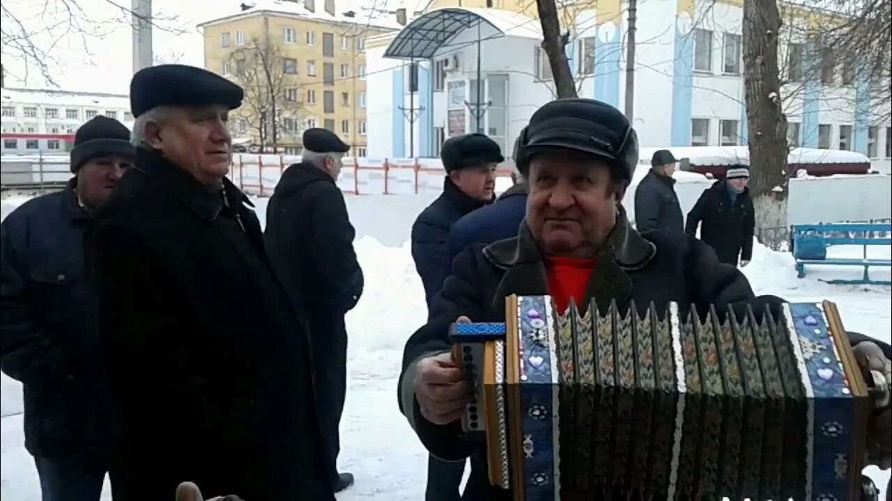 Орловская гармонь сквер гармонистов. Орловские гармонисты. Орловские гармонисты на Центральном рынке. Орел гармонисты