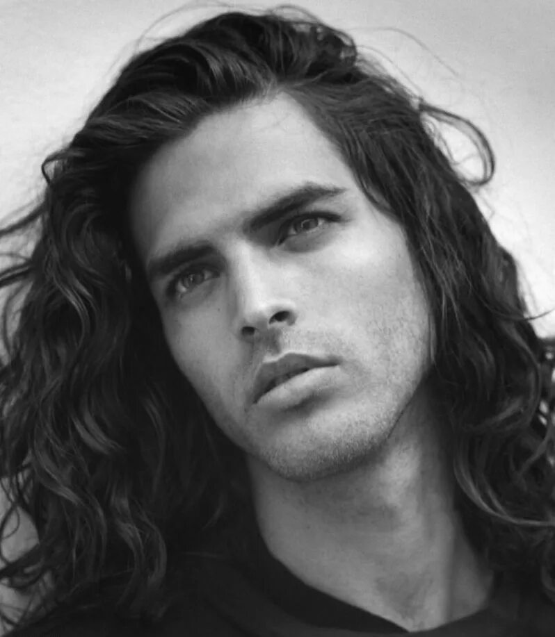 Майлз макмиллан с длинными волосами. Длинноволосый брюнет. Эфрен гарса. Марио бланко с длинными волосами. Michael tintiuc.