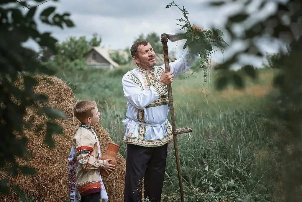 Сенокос. Сенокос в деревне. Славянские дети. Деревенский покос. Как в старину называли ползающего ребенка