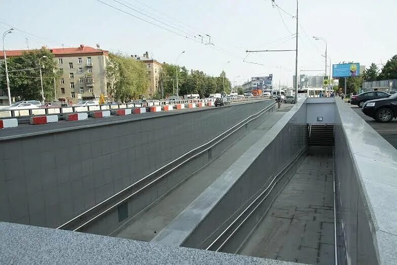Переход в мск. Пешеходный переход на дмитровском шоссе. пешеходный переход дмитровское шоссе 90к1. переходы в москве. пандусы на пешеходных мостах.