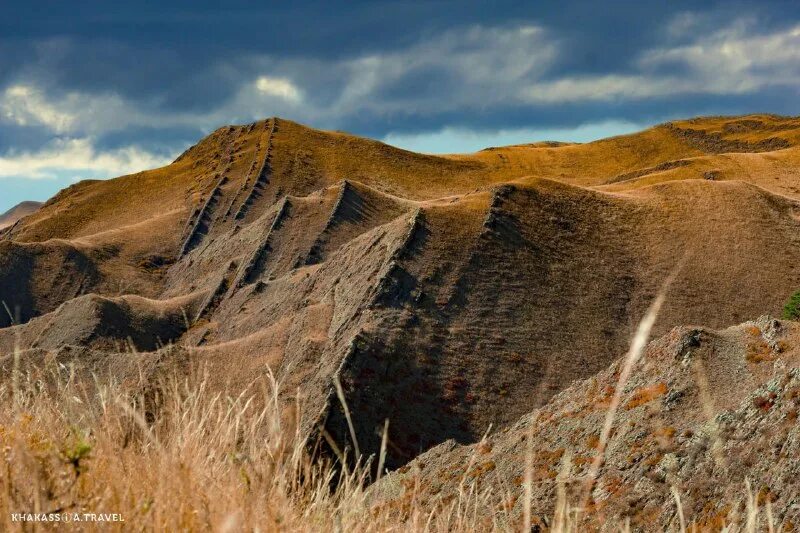республика хакасия монета. горная гряда сундуки хакасия. горный хребет оглахты. тепсей минусинский район. 10 рублей 2007 республика хакасия.