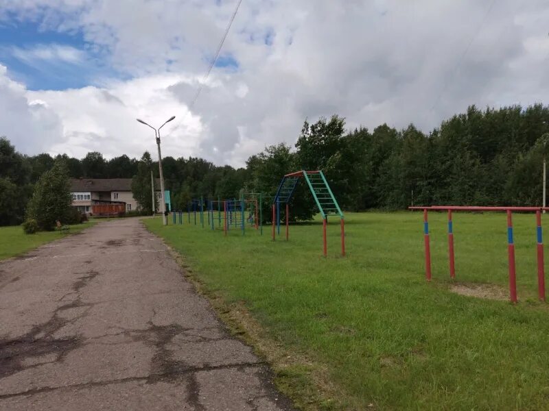 Парус новгородская область. Лагерь Волынь в Великом Новгороде. Волынь лагерь Новгородский район. Детский лагерь Волынь Великий Новгород. Детский лагерь Гверстянец Новгородская область.