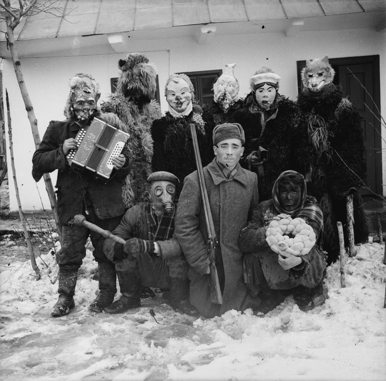 Чем был приезд фотографа для жителей села. Деревня 1950. Советская деревня. Советские люди в деревне. Деревня 50-е годы.