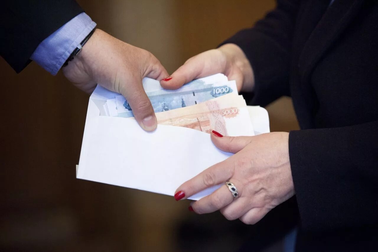 особенности трудоустройства несовершеннолетних. трудоустройство. неофициальная занятость. официальное трудоустройство. серая зарплата.