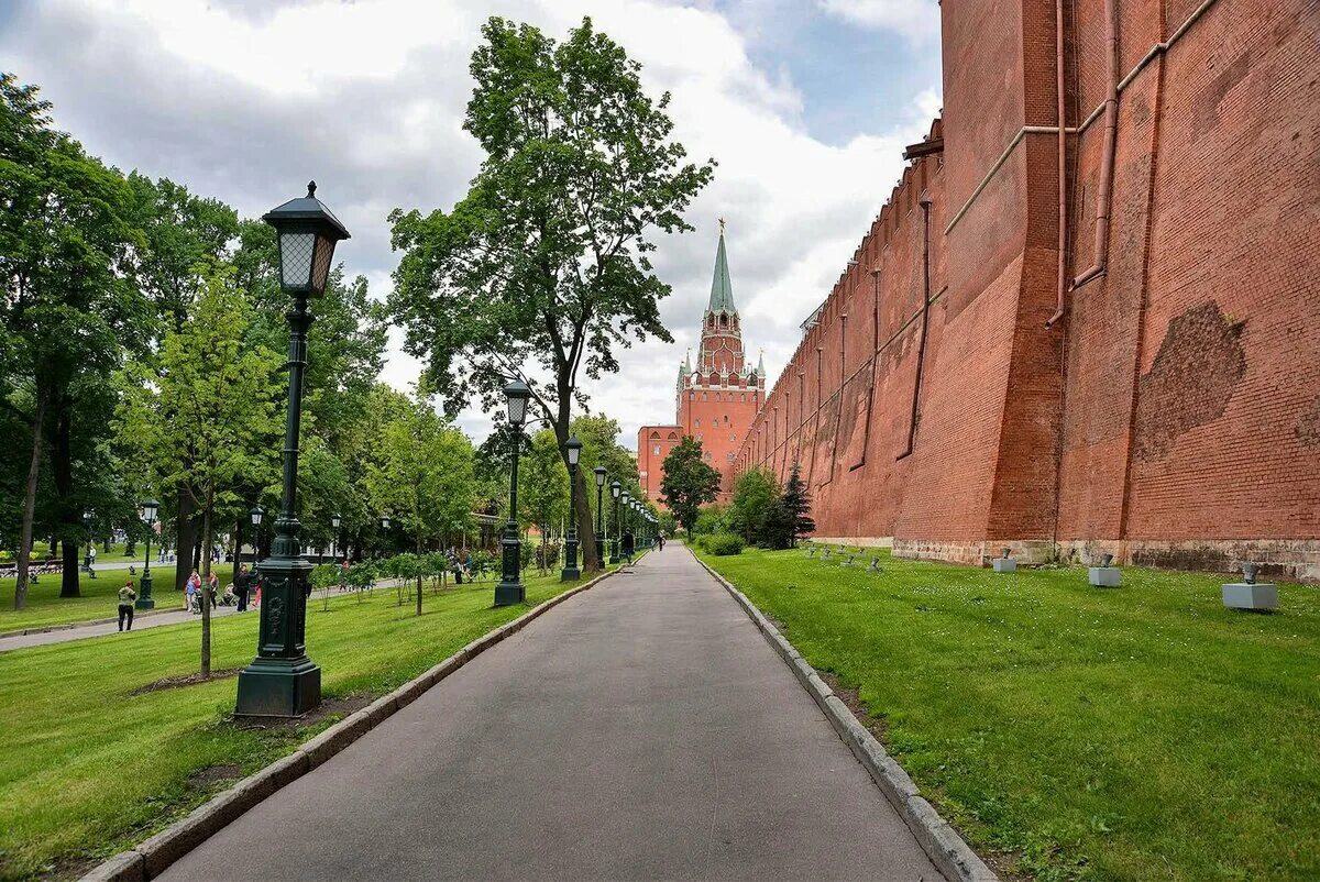Кремль и александровский парк. Московский кремль александровский сад. Александровский сад мо. Александровский сквер москва. Московский кремль александровский сад.