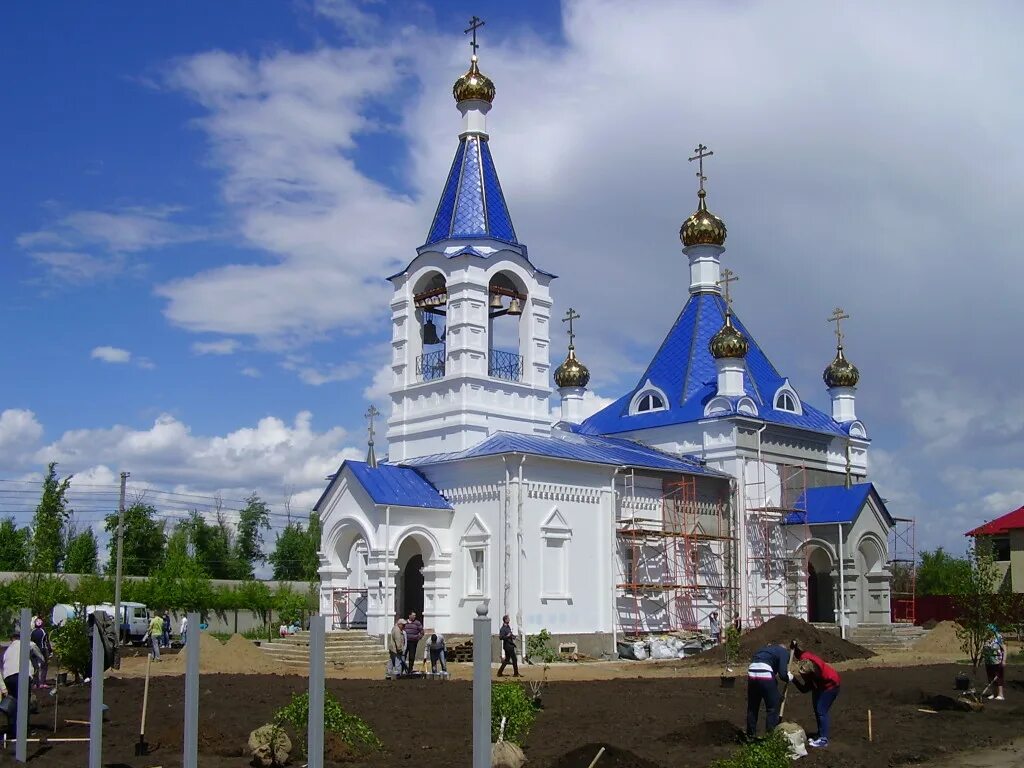 Храм пресвятой богородицы энгельсе. Храм Успения Пресвятой Богородицы Энгельс. Храм Покрова Пресвятой Богородицы в Энгельсе. Покровская Церковь Энгельс. Церковь Успения Пресвятой Богородицы Братск.