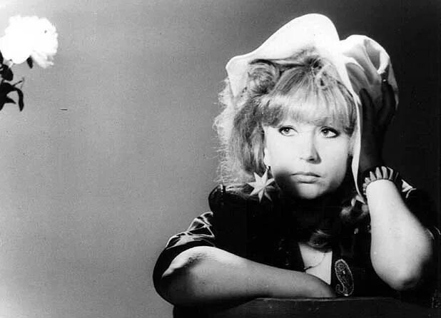 Пугачева белые. Пугачева белые. Пугачева белые. Пугачева. Пугачева обложка.