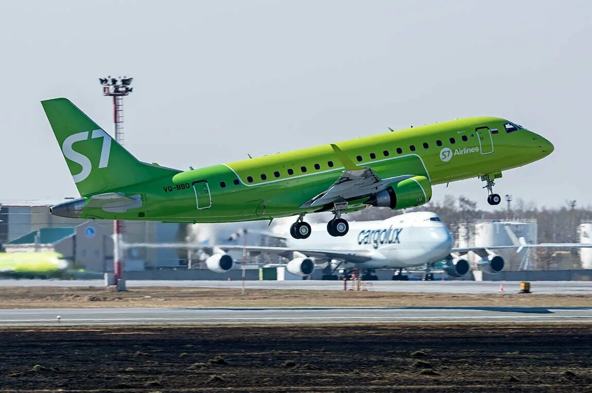 Эмбраер 170. Эмбраер 170 s7. Самолет Embraer 170 авиакомпании s7. ERJ 170 s7. Embraer 170 s7