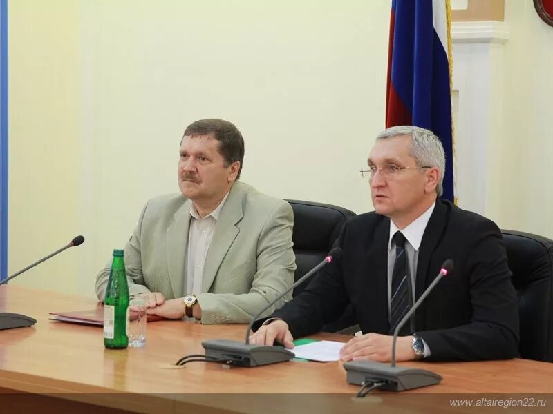 2023. Госслужба зарплата 2022. Большой зал администрации алтайского края. Государственная служба алтайский край. Правительство алтайского края астанчик.