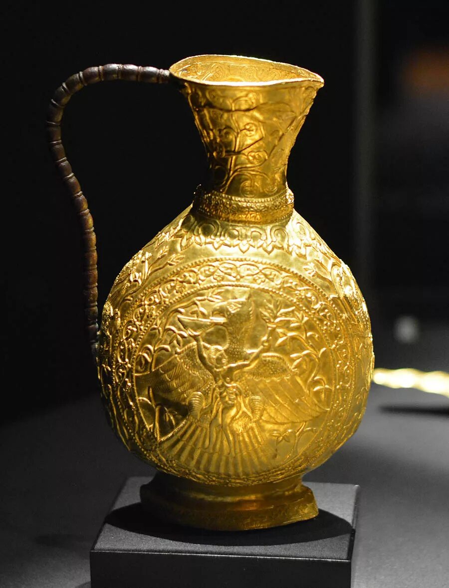 Золотые сосуды с росой бог. Золотые сосуды с росой бог. Золотые сосуды с росой бог. Ритон панагюриште. Макросъемка природа.