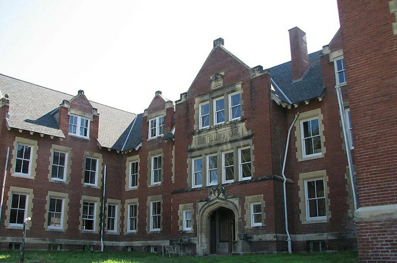 Дом ребенка в сша. Жизнь в детском доме. Приют сент джозеф в великобритании. Школа хэмптон здание. Детский дом в сша.