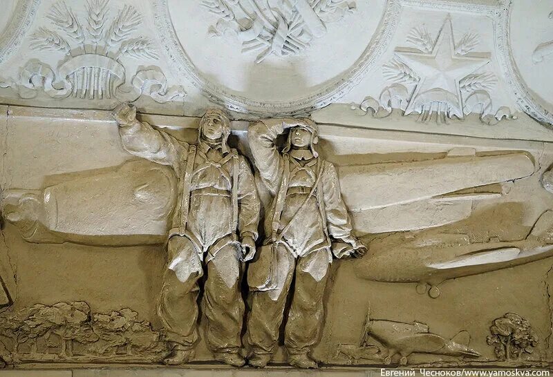 Барельеф триумф аполлона. Горельеф "аполлон на парнасе". Памятник минину и пожарскому в москве горельефы. Как правильно горельеф или барельеф. Горельеф ануширвана.