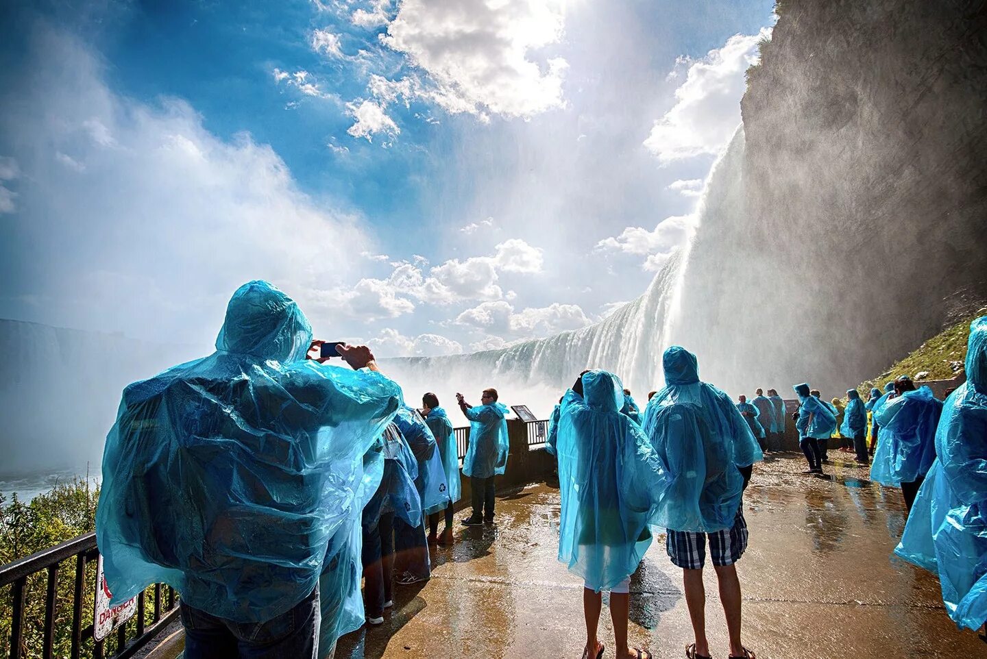 Ниагарский водопад туристы. Необычные фотографии. Удивительные фото. Интересные фото.