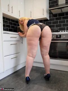 Curvy MILF In The Kitchen Free Pic 7.