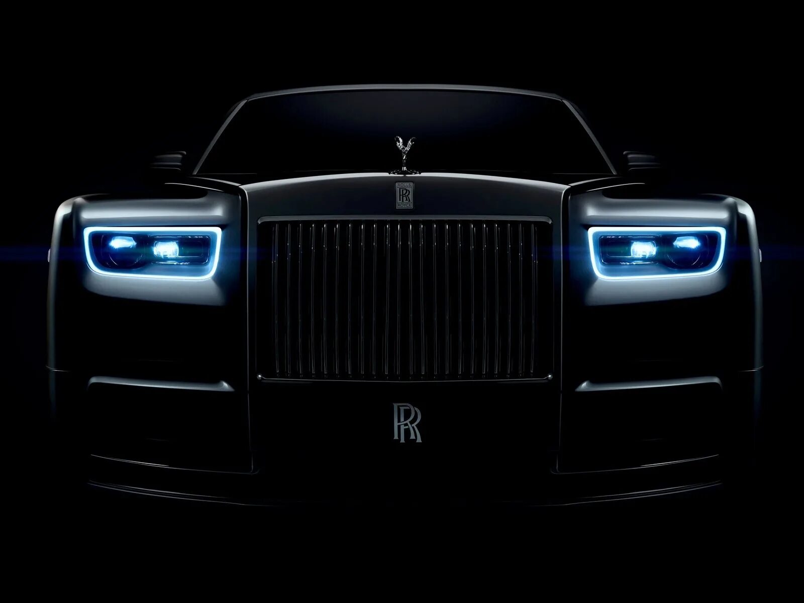 Роллс ройс ремикс. Rolls Royce Phantom 2018. Роллс Ройс Фантом 2021 черный. Фары Роллс Ройс. Rolls Royce Phantom EWB 2018.