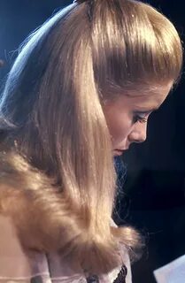 Catherine Deneuve Catherine deneuve, Vintage hairstyles, Hairstyle.