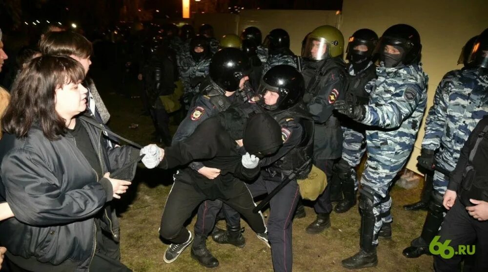 Через сколько прибыл омон. Протесты в Екатеринбурге ОМОН. ОМОН ЕКБ. Задержание в Екатеринбурге.