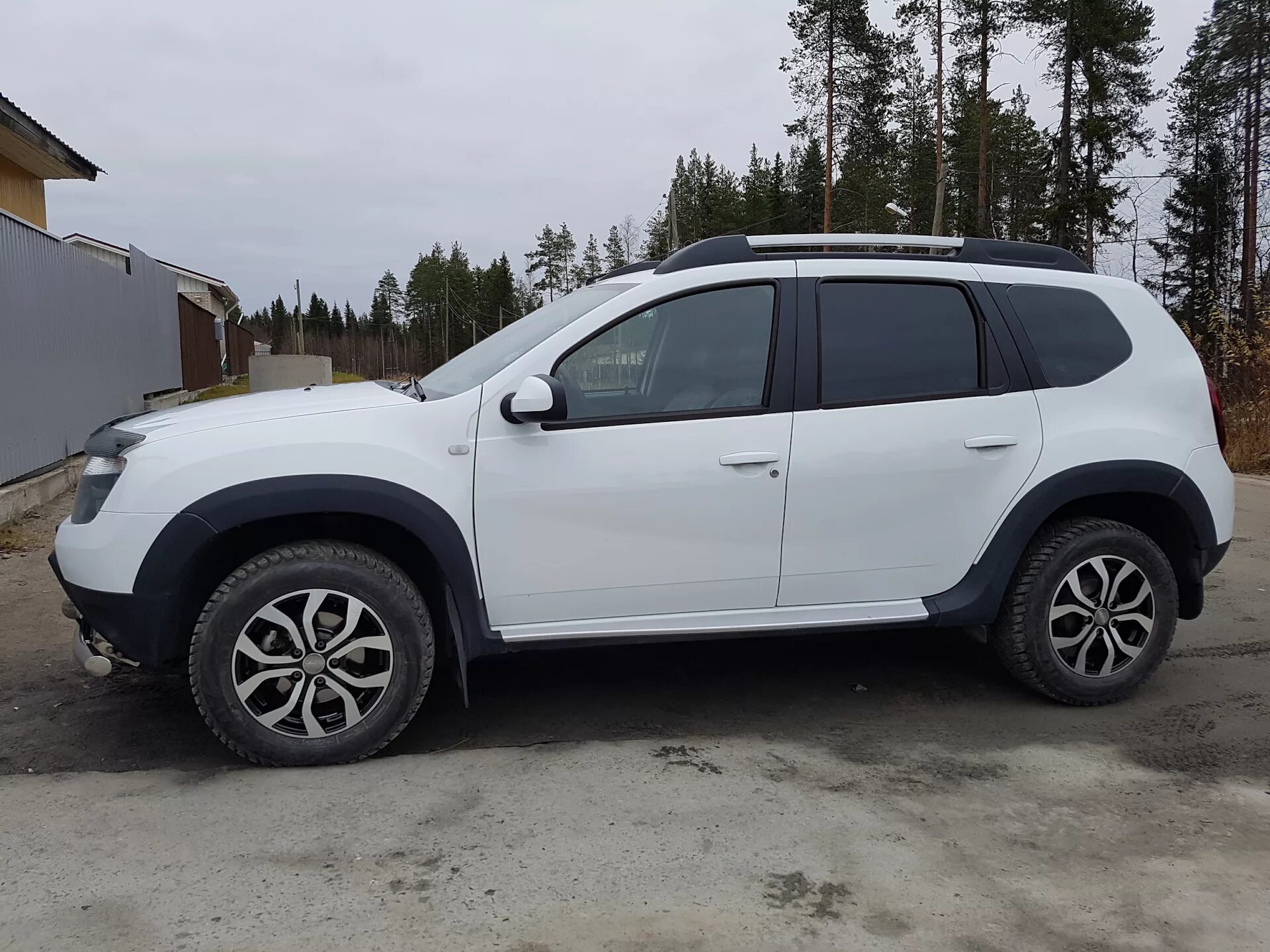 Диск колесный дастер купить. Литые диски r16 Renault Duster. R16 Renault Duster. Диски Рено Дастер 16. Диски КИК на Дастер 16.