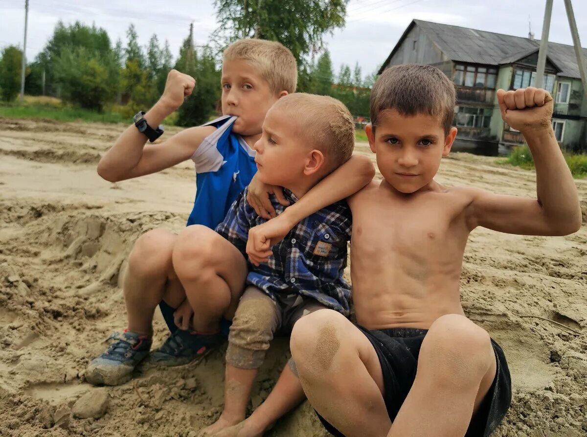 Маленький голенький мальчик. Дошкольники мальчики-голопопые. Малыши мальчики голенький. Голописие дошкольники мальчики. 7 погодок