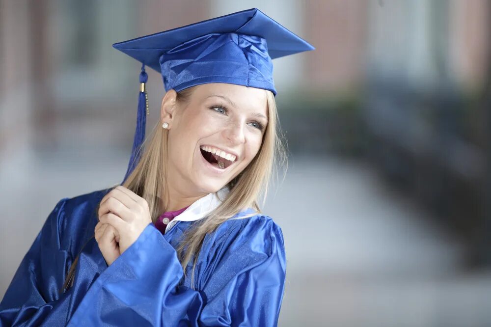 Graduating student is. Магистратура девушки. Студентка юрист. Высшее образование женщина без лица. Graduation girl.